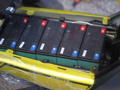 kiểm tra ắc quy xe đạp điện