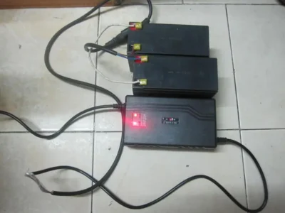 Mách bạn cách khắc phục chai pin xe máy điện